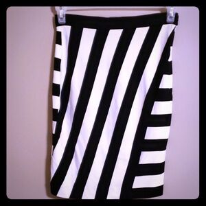 Banana republic stretchy skirt black and white